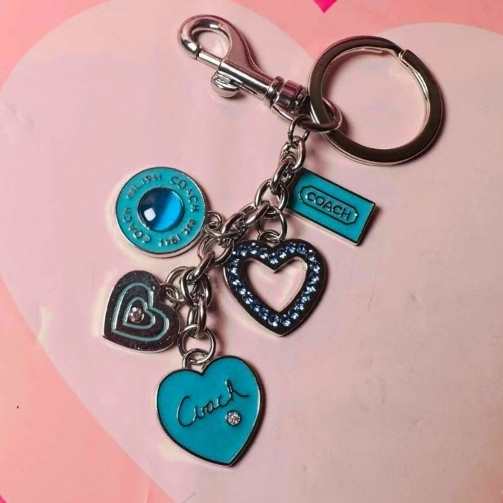 Stop posting & buying these, especially the blue keychain 😒 ❤️ FYI ! - Picture 4 of 6